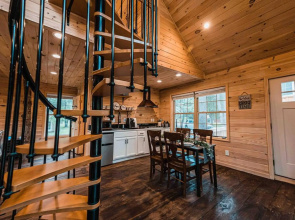 Moonlight Treehouse-amazing Views Private hot tub