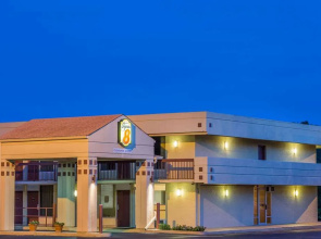 Super 8 Commerce