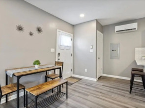 Buckroe Getaway- Walk to Beach dog Friendly