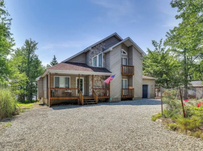 Private Hot Tub: Lakefront Poconos Home!