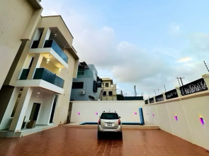 2BR Apartment With Pool and Wifi Near Airport