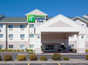 Holiday Inn Express and Suites Stevens Point by IHG