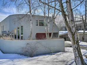Cozy Anchorage Retreat - Near Hiking & Dtwn!