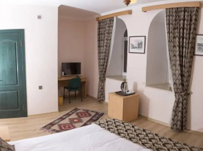 Отель City Walls