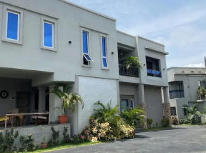 Romeo Court