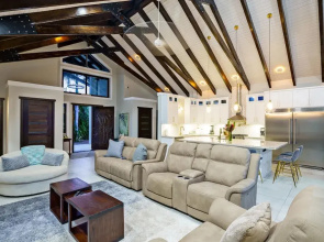 Casa de Wilson - 5 Bedroom Beachfront Villa