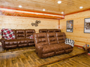 SmokyStays 6 BR Cabin w Indoor Heated Pool