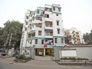 OYO 165 Nesh Inn Heritage