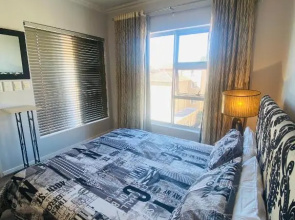 Immaculate & Central Apartment in Houghton