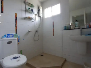 Spacious Entire House With Shared Fitness Room and Shared Indoor Pool in Club