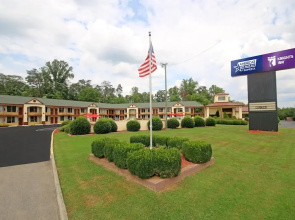 Knights Inn Pilot Mountain