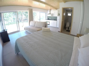 Studio in Serra do Bouro, With Pool Access, Enclosed Garden and Wifi -