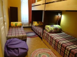 Happy Hostel