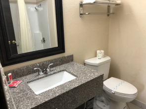 Econo Lodge Inn & Suites Central