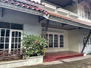 OYO 90812 Hayza Residence Syariah