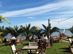 Blue air apartment 1minute from sea, 15 min from the airport