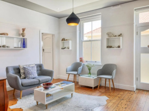 Behr Road Contemporary Cottage