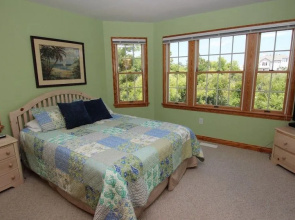 Catchin Waves - 4 Br Home