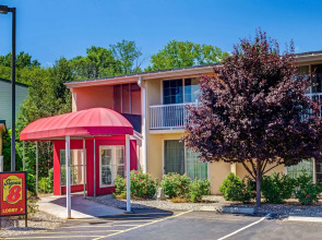 HomeSpring Inn & Studios