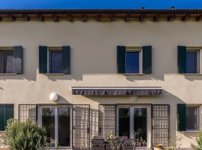 F Tale Country House