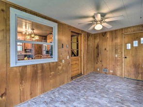 Penn Yan Escape w/ Yard, 1 Mi to Keuka Lake!