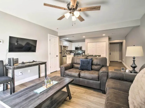 Airy Townhome: Close to Kayaking & Boating!