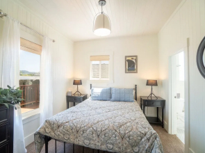 Salt House - 2 Br Home