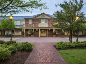 Williamsburg Lodge, Autograph Collection