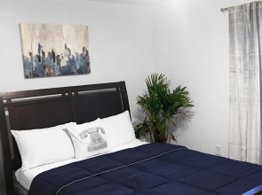 Racpanos Modern Stay on Ocean Avenue