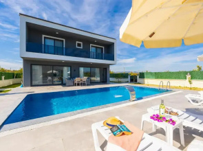 Villa Grand Yasar 1 With 4 Bedrooms and 4 Bathrooms