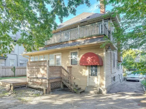 2 Mi to Dtwn! Walkable Minneapolis Apt w/ Deck