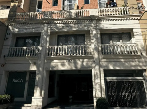 Departamento en calle principal, cómodo, hasta 4.