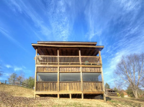 Ganmas Getaway by Heritage Cabin Rentals