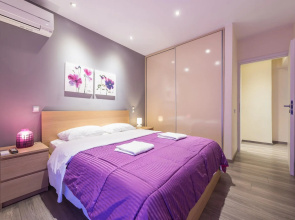 An Impressive 2 bdr Apt in Glyfada