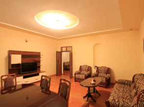 FlatsInYerevan - Apartments on Tpagrichner Street