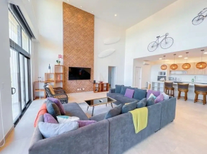 Elegant Oceanview Penthouse - Steps from Jaco Beach & Nightlife