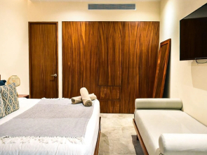 Luxury One BR Apartment With Shared Pool Gym