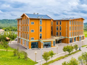 Changbai Mountain Wanda Yue Loft Hot Spring Hotel (Tourism Service Center of West Changbai Mountain)