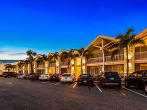 Best Western Plus Yacht Harbor Inn