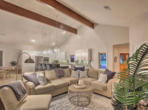 4-season Boathouse, Hot Tub! Guadalupe River Oasis