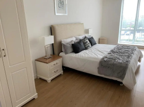 Bracknell - Stunning 2 bedroom Flat with Spectacular Views