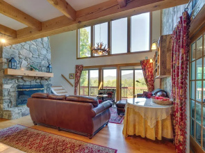 Architect-designed Franconia Home: Hot Tub & Views