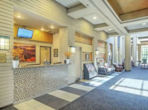 Private One Bedroom Condo on Golf Course, free parking