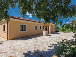 Beautiful Home in Buje With Wifi and 4 Bedrooms