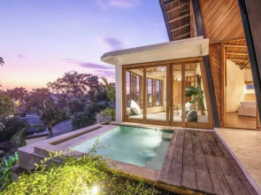 Gorgeous 2-br Penthouse, 800m to the Beach