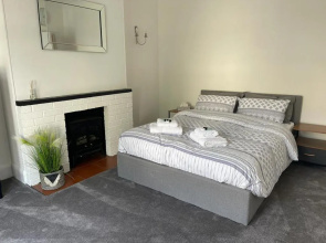 Ground Floor 2 Bed Holiday Flat