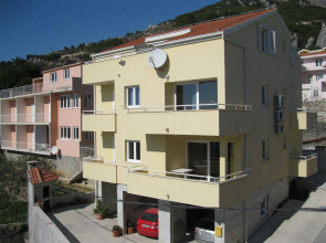 Apartments Zelic Tucepi