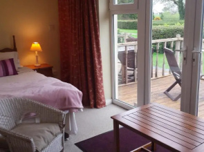 Lakeland Midsummer Lakehouse