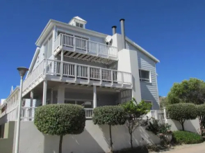 Point Village Accommodation - Hennie Bottom
