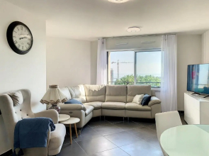 2br apartment with parking near Monaco